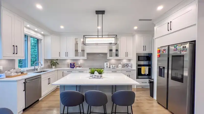 2286 MCLENNAN AVENUE - photo 4 of 21