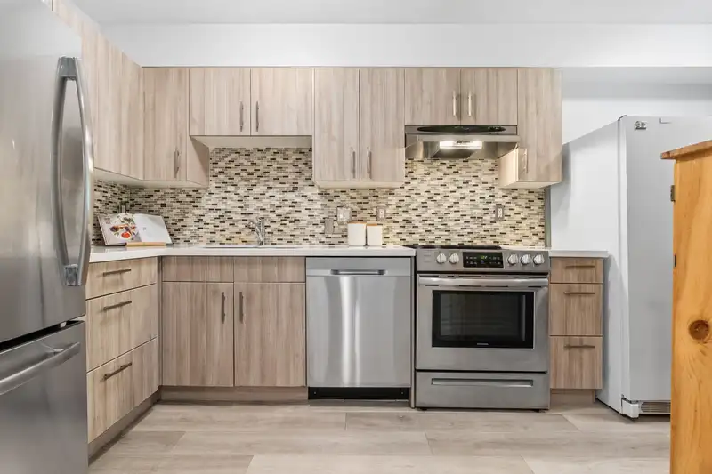 206 1513 BOWSER AVENUE - photo 4 of 30
