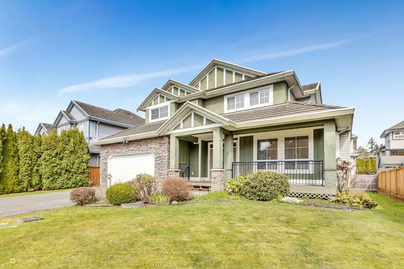 16215 79A AVENUE - photo 3 of 40