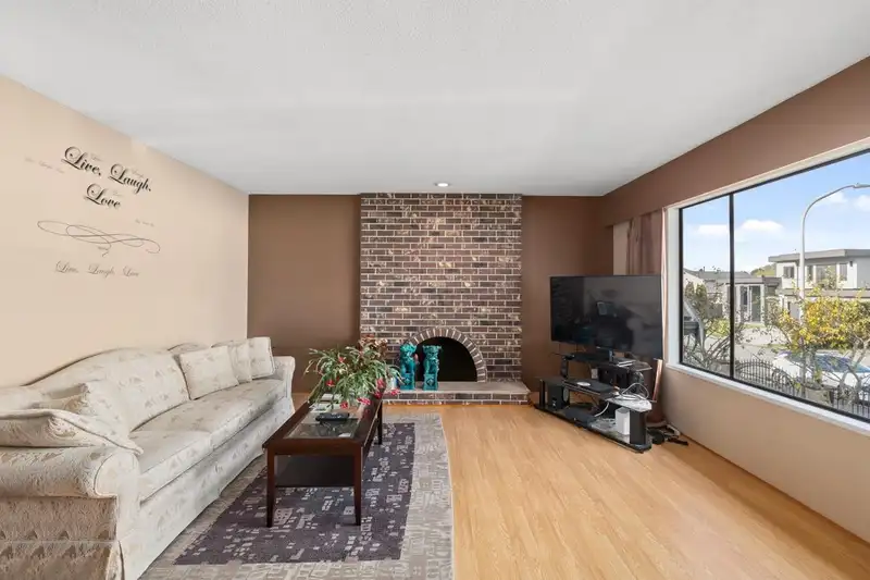 10840 ASHCROFT AVENUE - photo 2 of 36