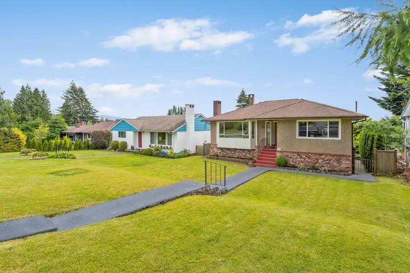 1041 CALVERHALL STREET - photo 3 of 37