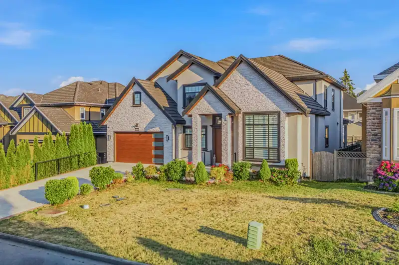 15046 76A AVENUE - photo 2 of 40