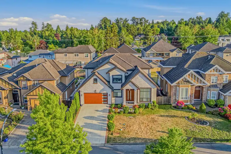 15046 76A AVENUE - photo 3 of 40