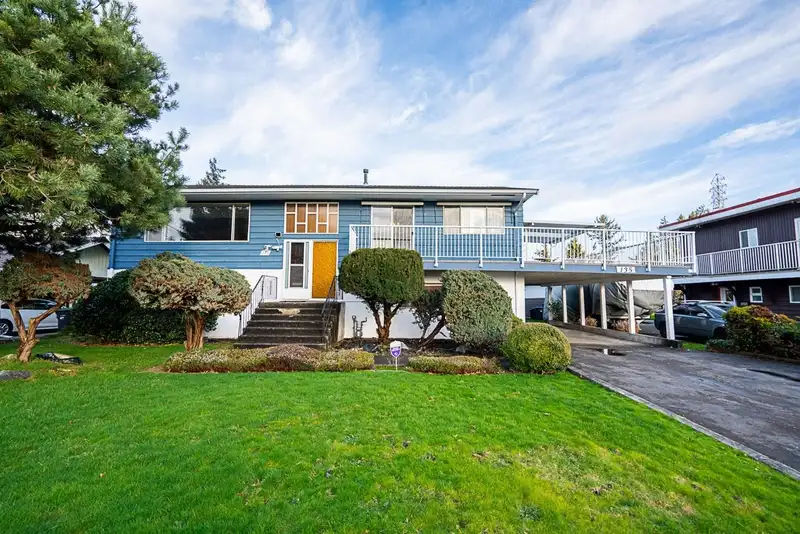135 SPRICE STREET - photo 1 of 37