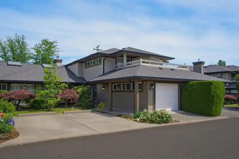 178 16080 82 AVENUE - photo 1 of 40