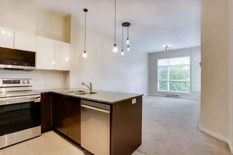 525 13733 107A AVENUE - photo 4 of 18