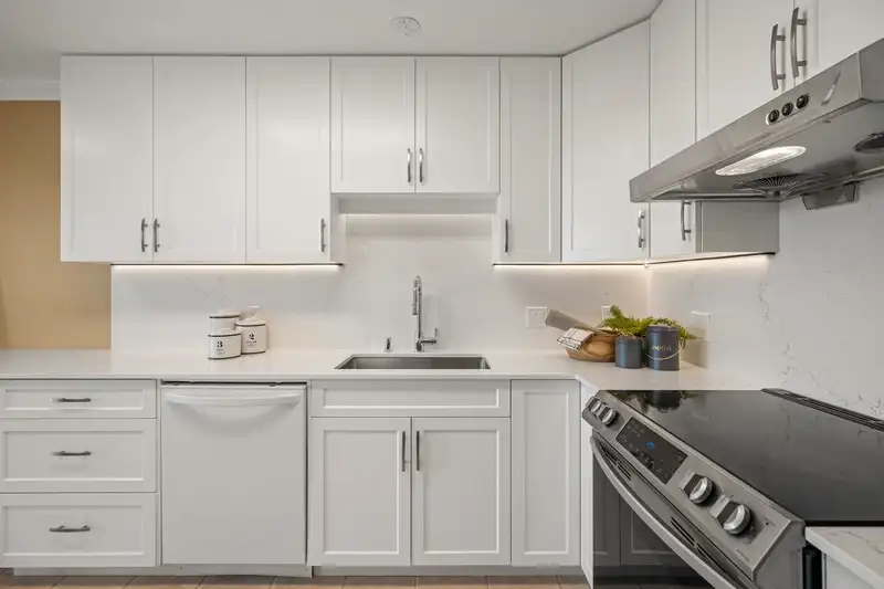 1704 612 SIXTH STREET - photo 1 of 36