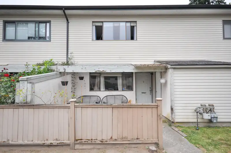77 20350 53 AVENUE - photo 1 of 34