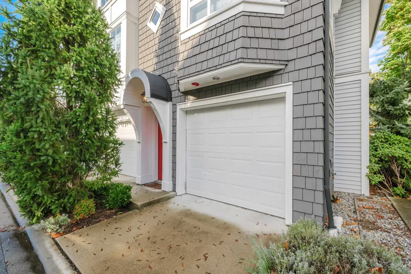 85 8476 207A STREET - photo 3 of 25