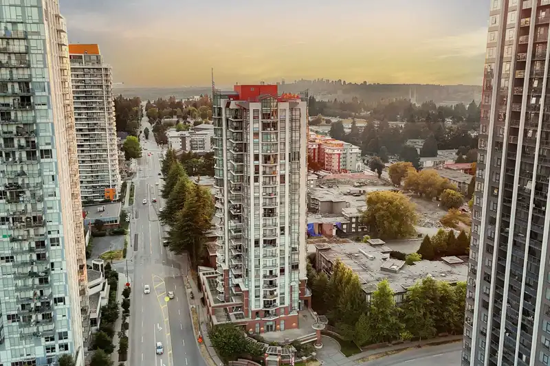 1004 13399 104 AVENUE - photo 2 of 17