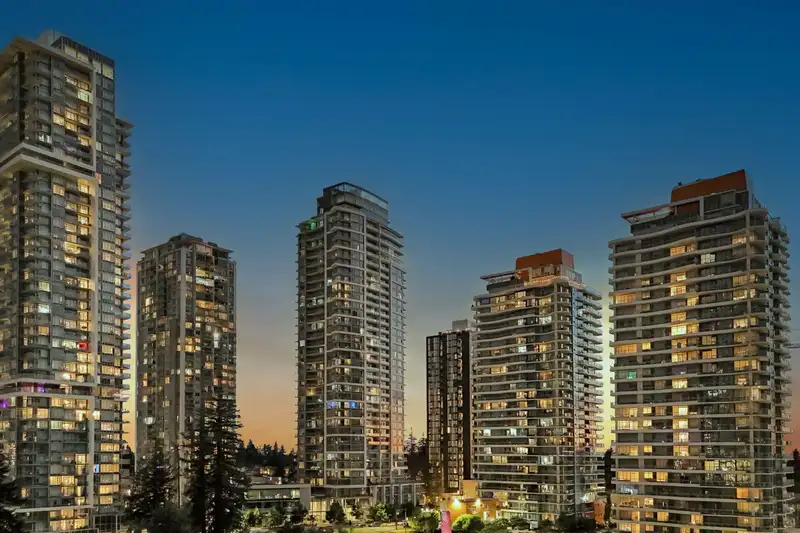 1004 13399 104 AVENUE - photo 3 of 17