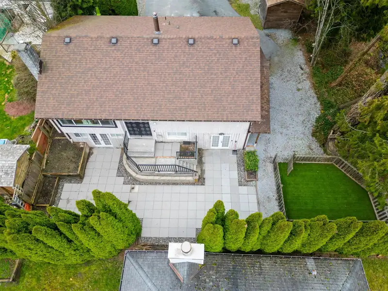 1140 YARMOUTH STREET - photo 2 of 24