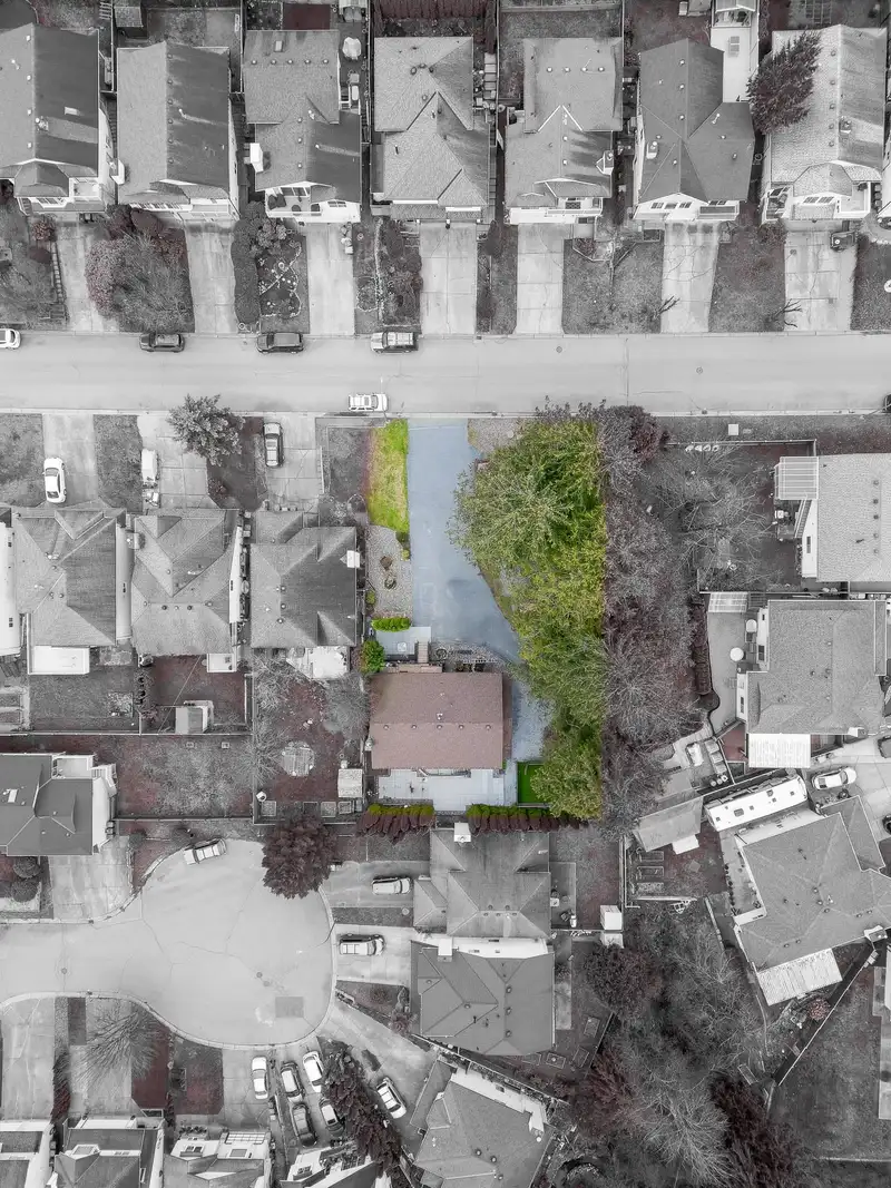 1140 YARMOUTH STREET - photo 3 of 24