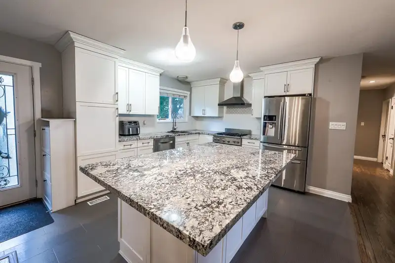 1140 YARMOUTH STREET - photo 4 of 24