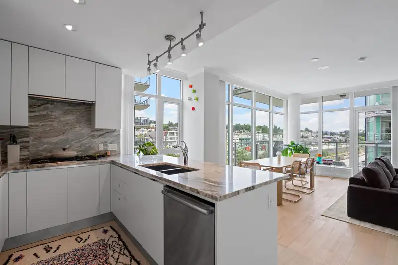 609 185 VICTORY SHIP WAY - photo 1 of 40