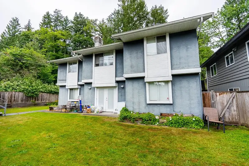 1990 CAPILANO ROAD - photo 4 of 16