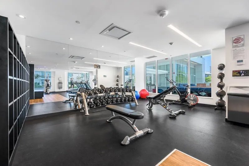 906 13685 102 AVENUE - photo 2 of 25