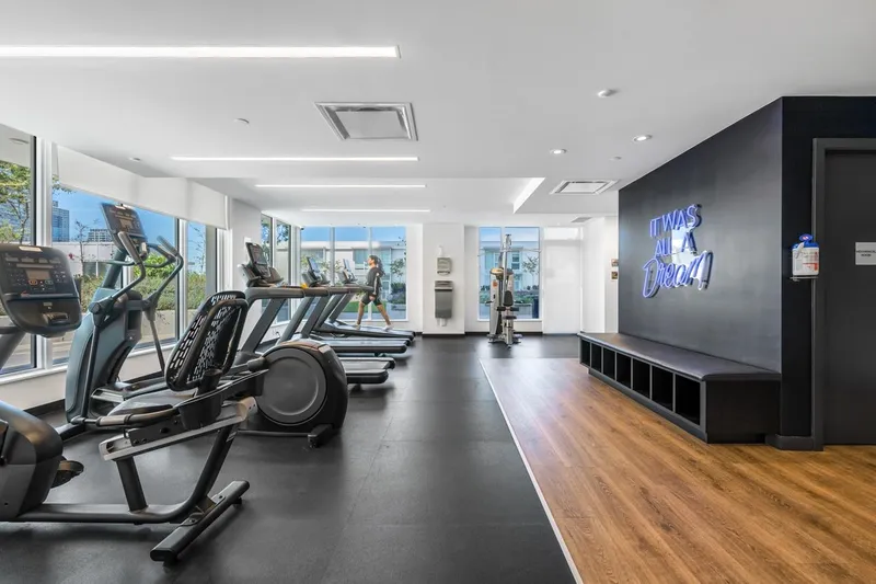 906 13685 102 AVENUE - photo 3 of 25