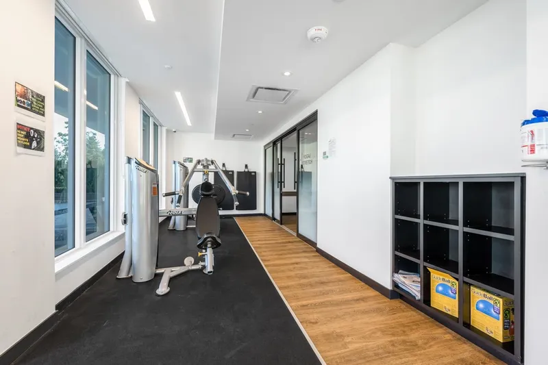 906 13685 102 AVENUE - photo 4 of 25