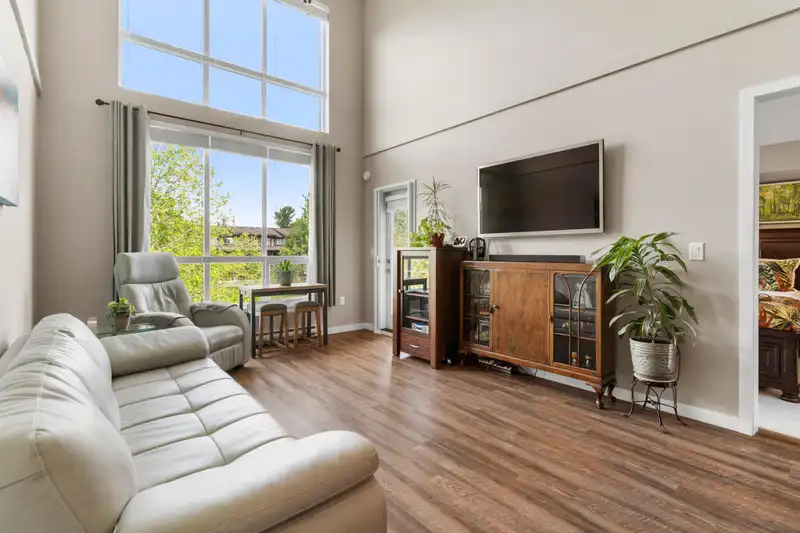 409 6490 194 STREET - photo 2 of 40