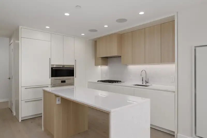 2401 7433 CAMBIE STREET - photo 1 of 10