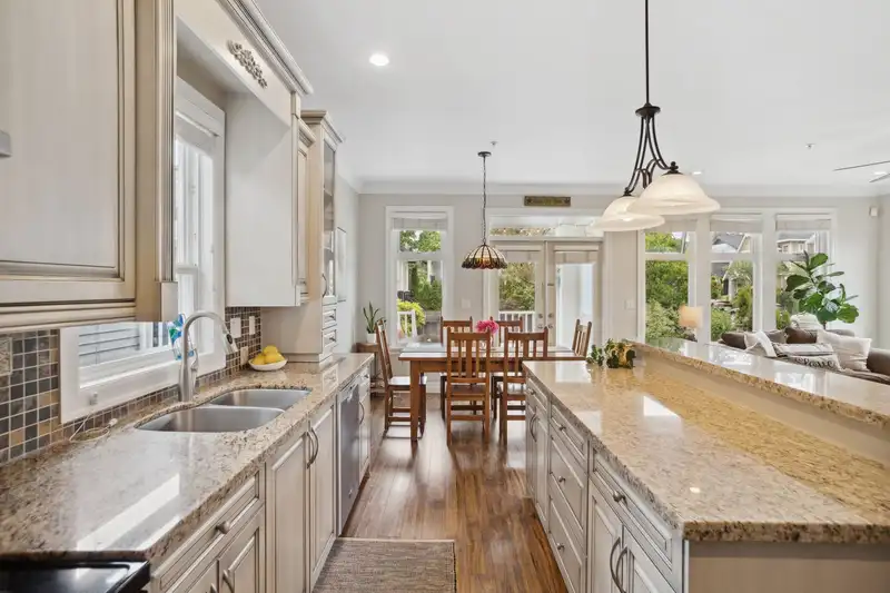 15595 THRIFT AVENUE - photo 1 of 40