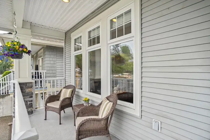 15595 THRIFT AVENUE - photo 3 of 40