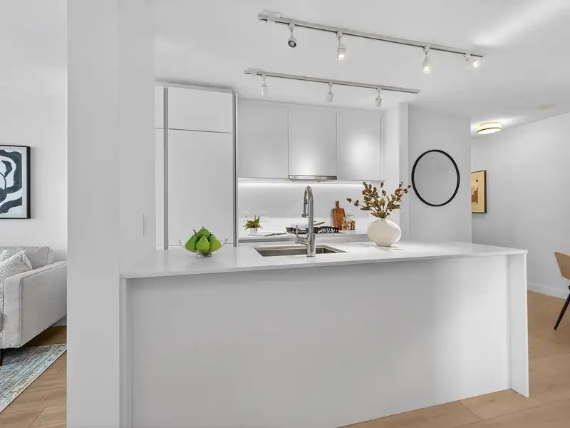 905 988 QUAYSIDE DRIVE - photo 3 of 23