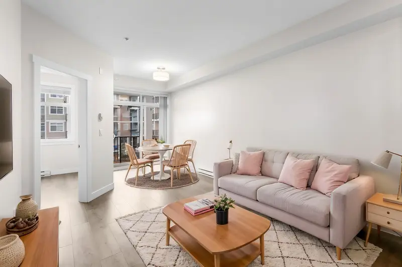 313 20696 EASTLEIGH CRESCENT - photo 2 of 25