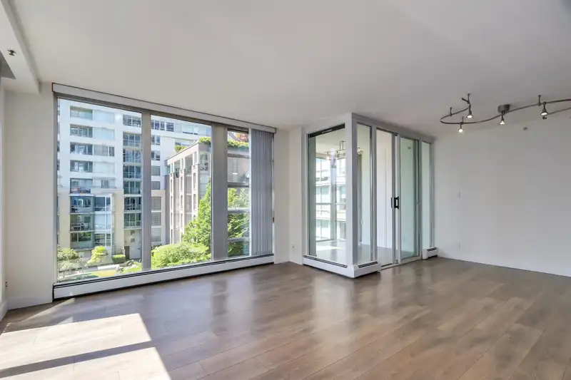 501 1228 MARINASIDE CRESCENT - photo 4 of 36