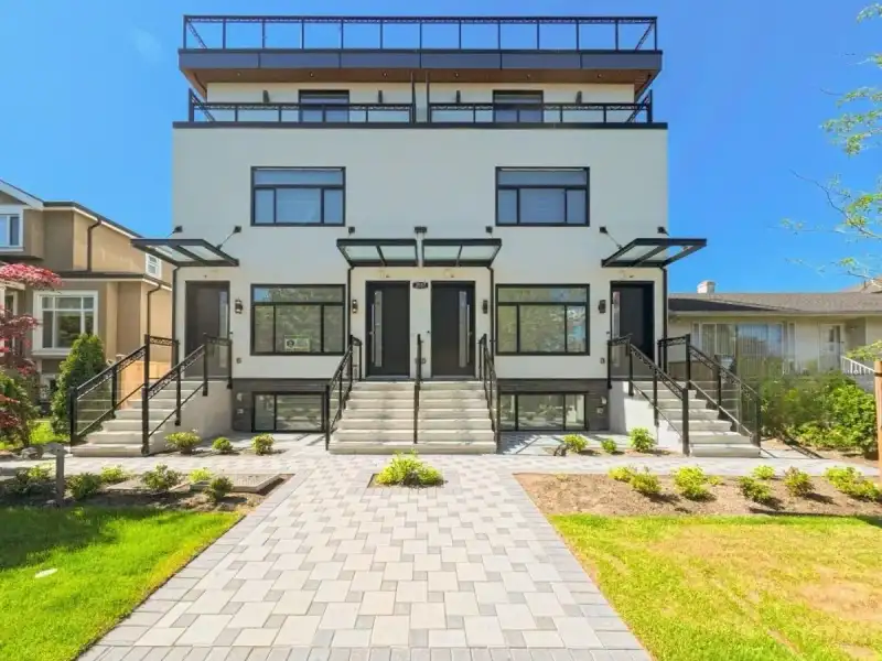 2 2557 W KING EDWARD AVENUE - photo 1 of 19
