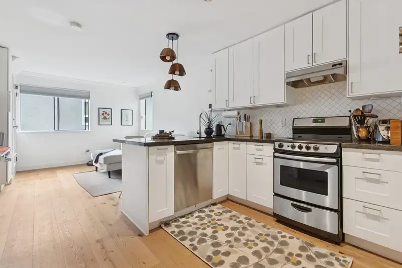 204 853 E 7TH AVENUE - photo 1 of 17