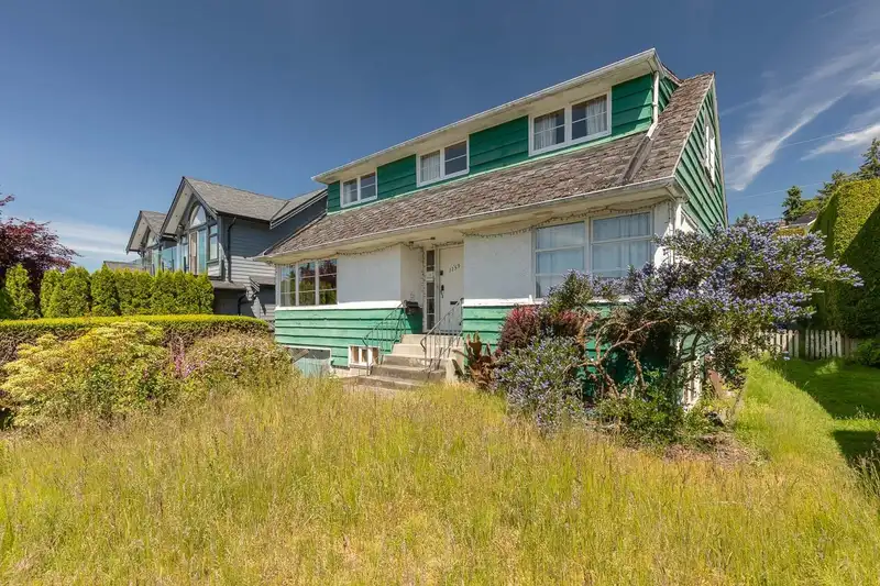 1159 KINGS AVENUE - photo 3 of 40