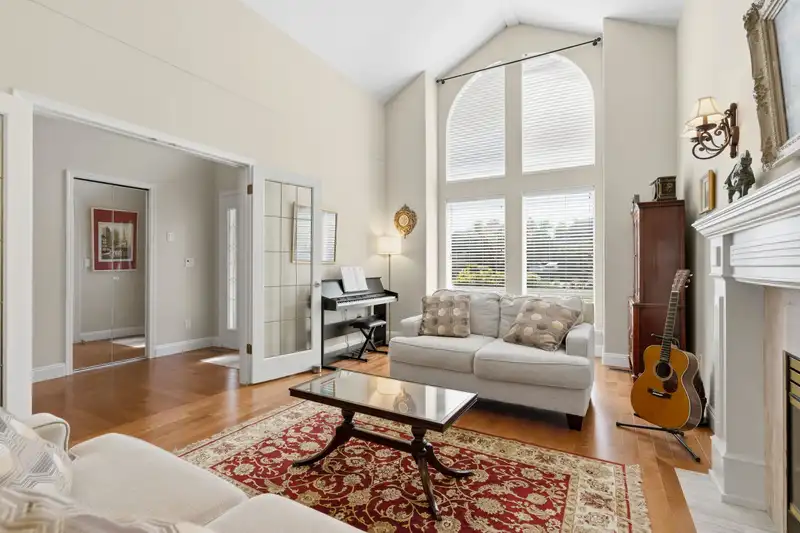 17139 102A AVENUE - photo 4 of 40