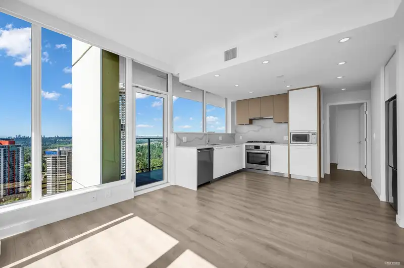 2509 567 CLARKE ROAD - photo 4 of 34