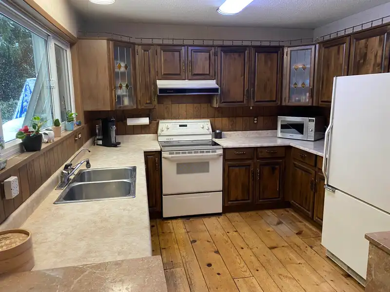 838 E 21ST STREET - photo 2 of 9