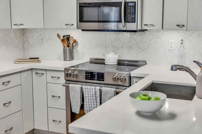 302 3461 CURLE AVENUE - photo 4 of 25