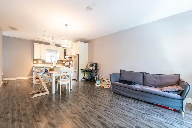 205 2263 TRIUMPH STREET - photo 1 of 28