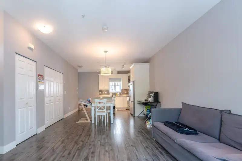 205 2263 TRIUMPH STREET - photo 2 of 28