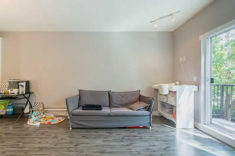 205 2263 TRIUMPH STREET - photo 4 of 28