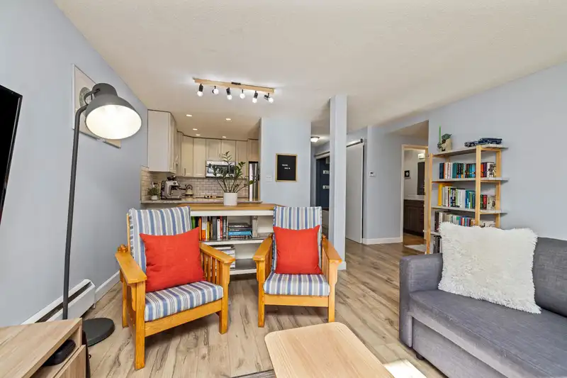 101 720 EIGHTH AVENUE - photo 4 of 21