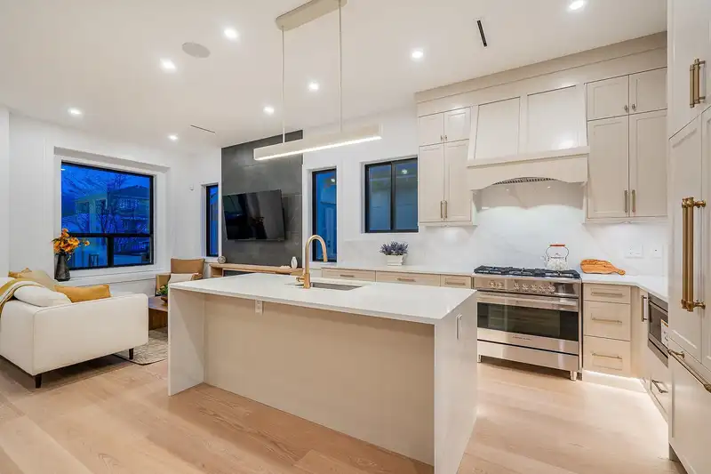 2 4557 PARKER STREET - photo 4 of 37