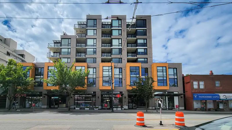 312 238 W BROADWAY - photo 1 of 23