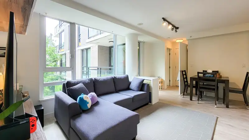 312 238 W BROADWAY - photo 4 of 23