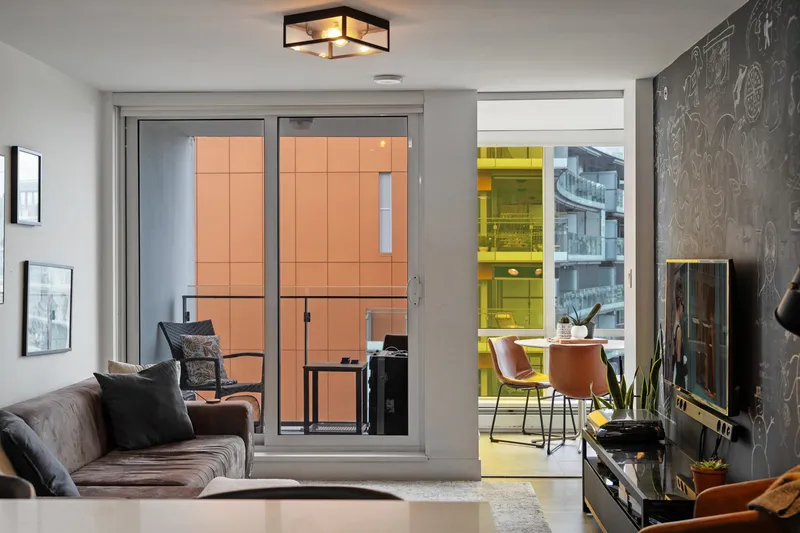 1609 1788 COLUMBIA STREET - photo 3 of 25