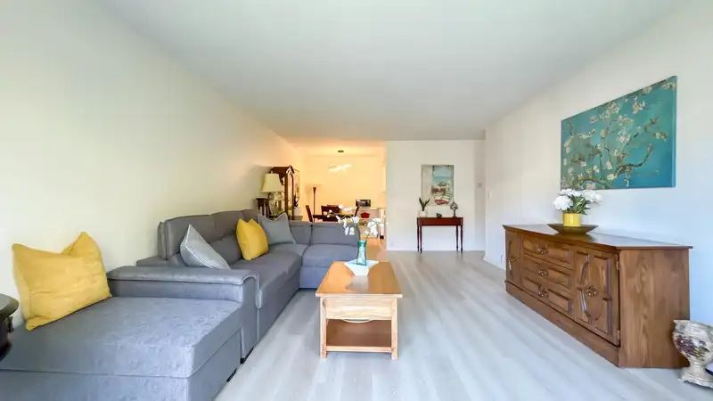 207 6660 BUSWELL STREET - photo 3 of 20