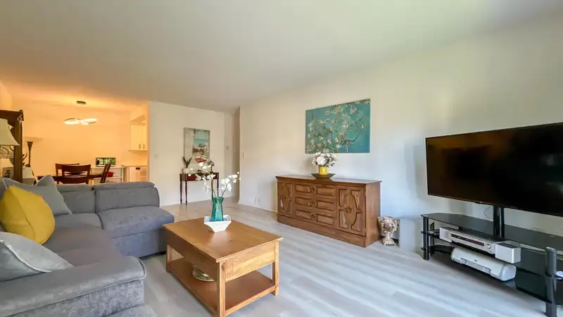 207 6660 BUSWELL STREET - photo 4 of 20