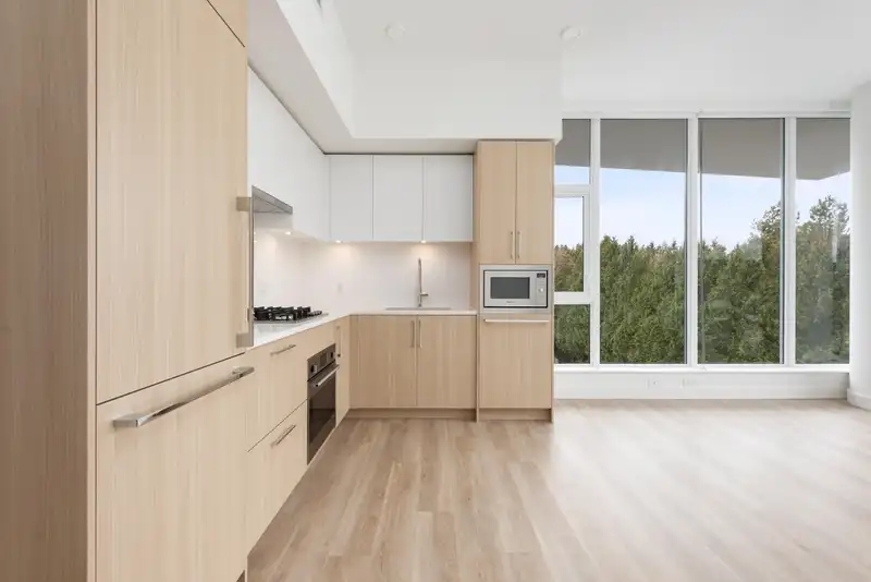 2706 9675 KING GEORGE BOULEVARD - photo 3 of 39