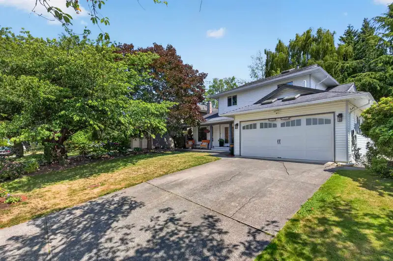 1054 163A STREET - photo 3 of 40