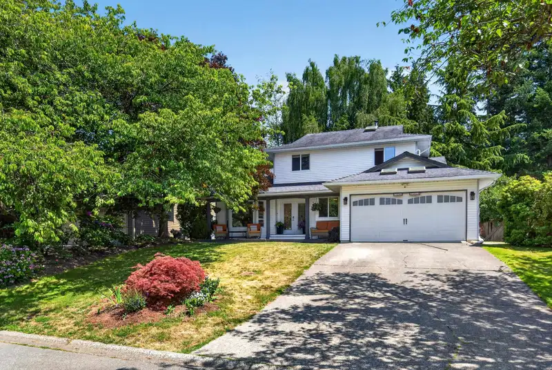 1054 163A STREET - photo 4 of 40
